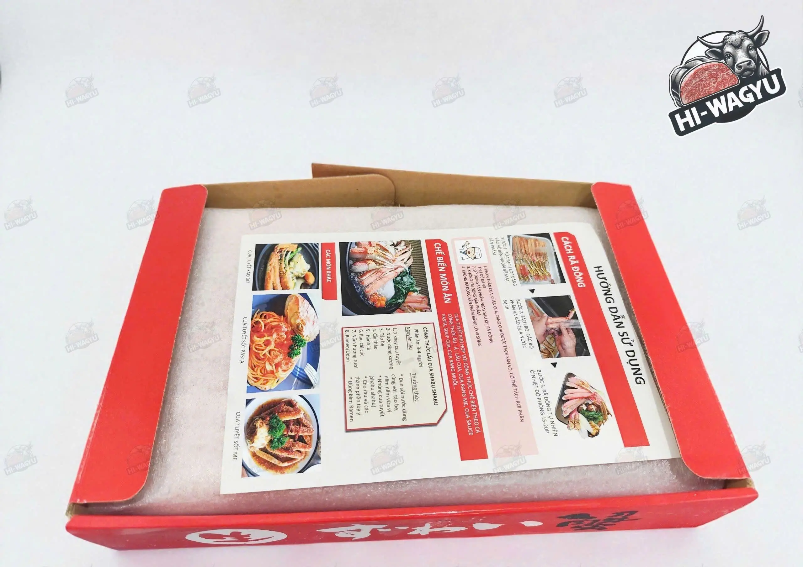 2. Vì sao chọn mua chân cua tuyết Hokkaido 600g chính hãngCó nhiều lý do khiến người tiêu dùng tin tưởng chọn “chân cua tuyết Hokkaido Nhật Bản – Snow Crab Legs Cao Cấp 600g”: Chất lượng thượng hạng: Cua được khai thác từ môi trường tự nhiên, sống trong vùng nước sâu và nhiệt độ thấp, giúp cơ thịt ngọt, chắc. specialoffers.jcb+1 Xuất xứ minh bạch: Khi mua hàng nhập khẩu, việc rõ nguồn gốc rất quan trọng, giảm rủi ro hàng nhái. Khối lượng 600g là mức phù hợp để dùng cho bữa tối gia đình hoặc làm món đặc biệt. “Lợi ích dinh dưỡng cua tuyết Nhật” cũng là điểm cộng: thịt cua giàu đạm, ít chất béo, thích hợp cho người quan tâm đến dinh dưỡng.