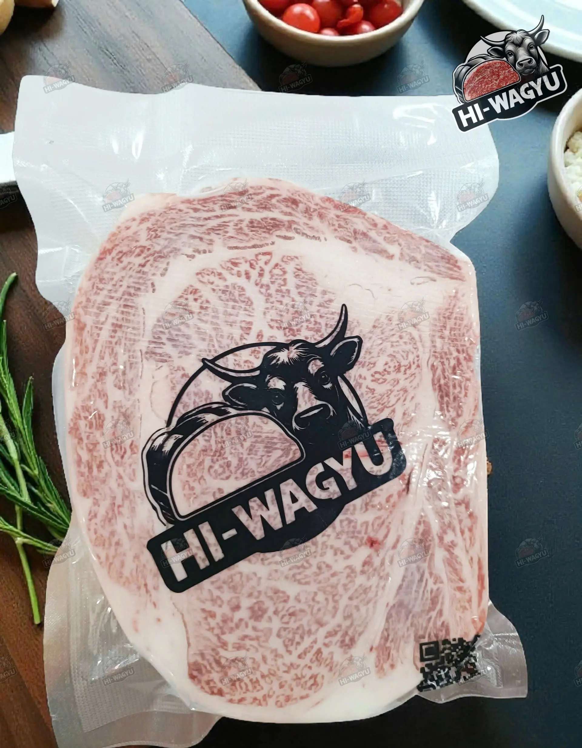 Đầu Thăn Ngoại Bò Wagyu A5 Ribeye Nhật Bản Tại Sao Chọn Bò Wagyu A5 Nhật Bản Cao Cấp?Chọn bò Wagyu A5 Nhật Bản bạn đang chọn một trải nghiệm ẩm thực đỉnh cao, không chỉ đơn thuần là một miếng thịt. Nhờ vào chăm sóc đặc biệt và tiêu chuẩn nghiêm ngặt của Nhật, loại bò này mang lại hương vị và kết cấu “tan trong miệng” mà khó có sản phẩm nào sánh bằng. MagicalTrip+2SAVOR JAPAN+2 So với các loại Wagyu từ Úc hoặc Mỹ, Wagyu Nhật có điểm marbling (vân mỡ) và mức phân hạng cao hơn — ví dụ như cấp A5 — và đó là lý do vì sao nó được liệt vào hàng “cao cấp”. MagicalTrip+1 Thương hiệu HI WAGYU tại Việt Nam cam kết phân phối đầu thăn ngoại bò Wagyu A5 Nhật Bản chuẩn hãng, giúp khách hàng tại TP.HCM và các tỉnh thành lớn dễ dàng tiếp cận sản phẩm nhập khẩu cao cấp. Thịt Bò Wagyu Nhật – HiWagyu+1